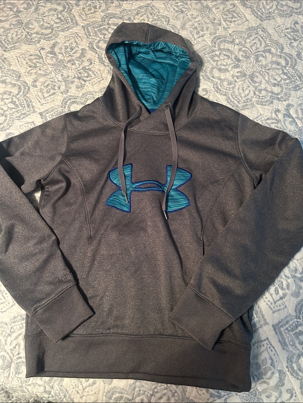 Under Armour Men’s Gray Hoodie with Teal-Lined Hood and Logo